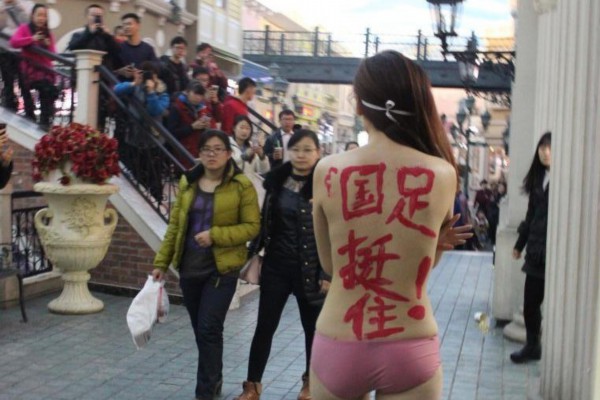 滋养肌肤，蜂蜜水洗脸抗衰老法